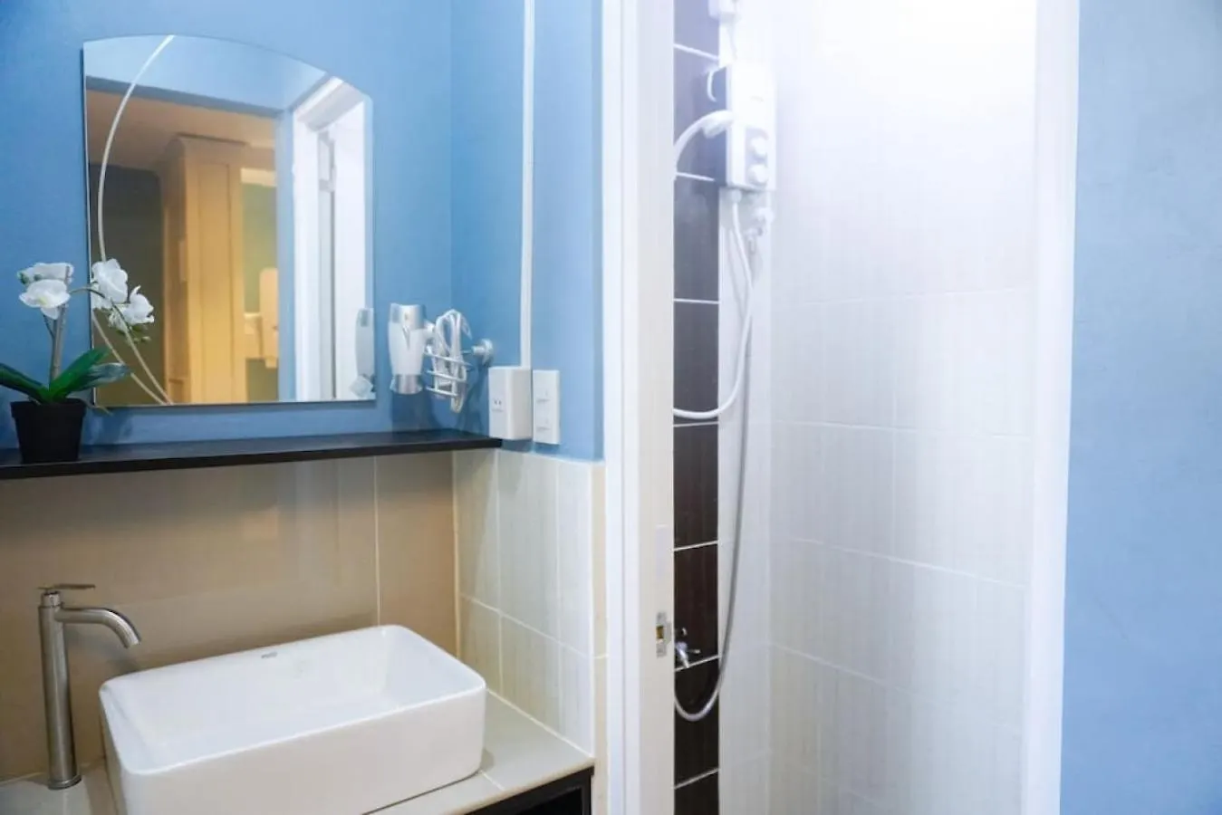 Altean Apartments - Lydia Room Manila
